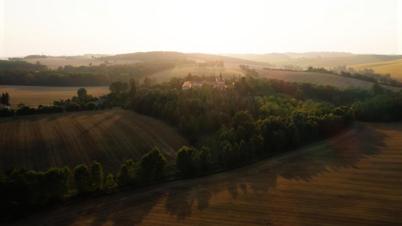 Hotellerie De L'Abbaye Bellegarde-Sainte-Marie ภายนอก รูปภาพ