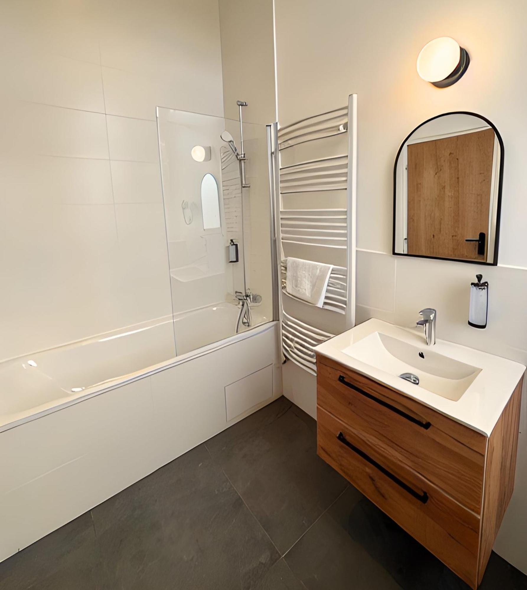Hotellerie De L'Abbaye Bellegarde-Sainte-Marie ภายนอก รูปภาพ